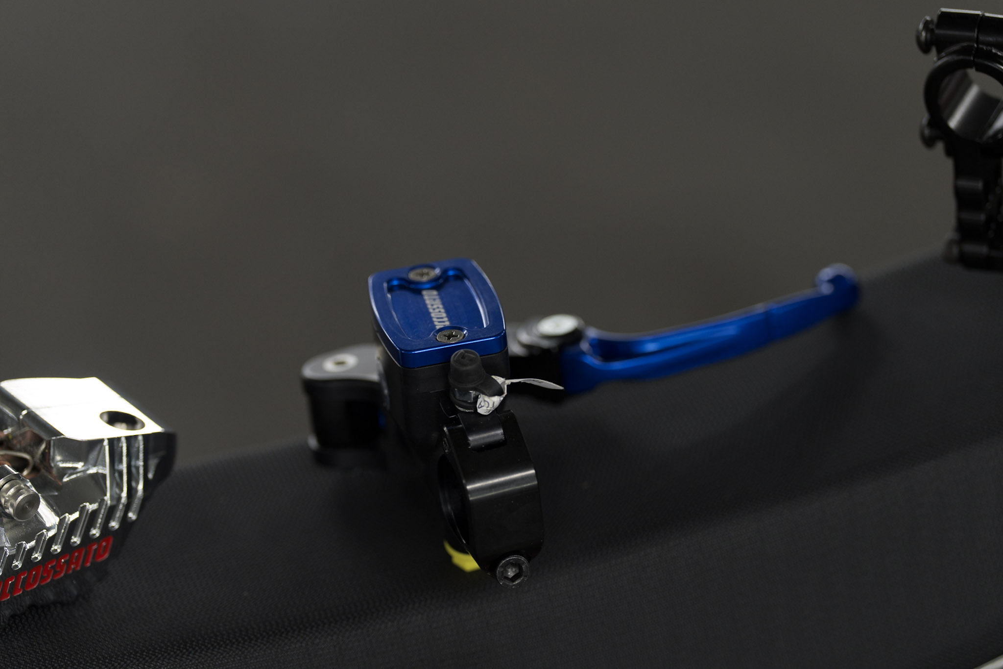 Accossato Radial-Bremspumpe mit klappbarem Hebel – Rot / 10,5 mm 2 R5_02801