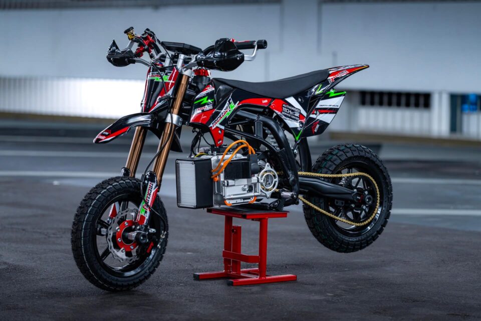 Trckline E Elektro-Pitbike Seitenansicht komplett &ndash; bis zu 60 km Reichweite im &Uuml;berblick